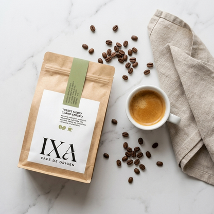 IXA Cafe de Origen - Flat lay con granos